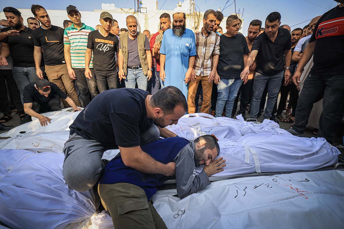 Al menos 140 palestinos murieron en otra noche de bombardeos israelíes contra Gaza