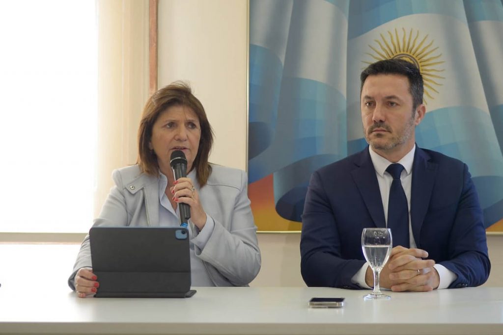 "Nos perdonamos", dijo Patricia Bullrich al confirmar el apoyo a Javier Milei en el balotaje 4 "Nos perdonamos", dijo Patricia Bullrich al confirmar el apoyo a Javier Milei en el balotaje