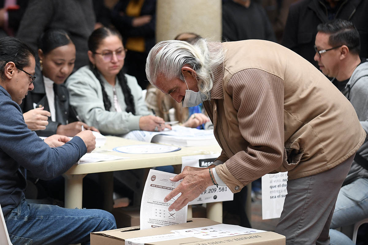 Partidos opositores ganan la alcaldía de Bogotá y las principales gobernaciones colombianas