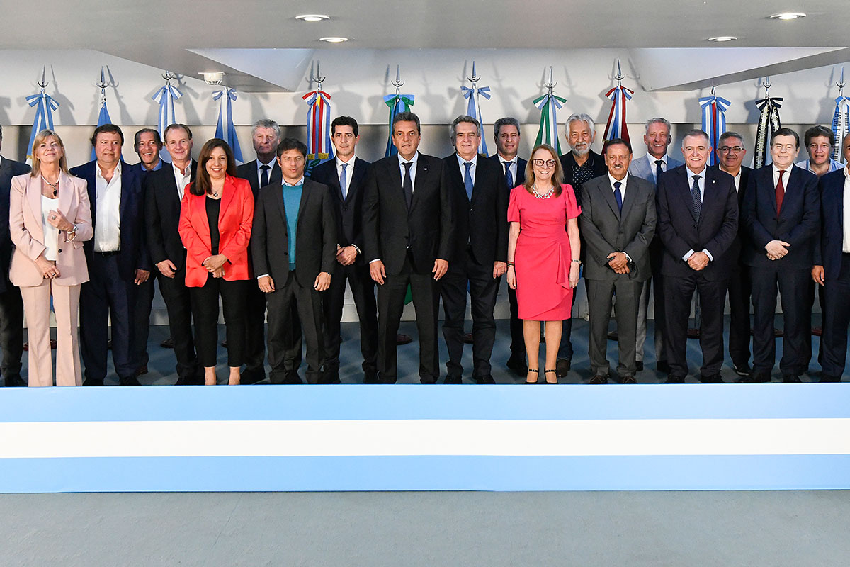 Massa se concentra en el debate, visita provincias y tiende puentes con la UCR