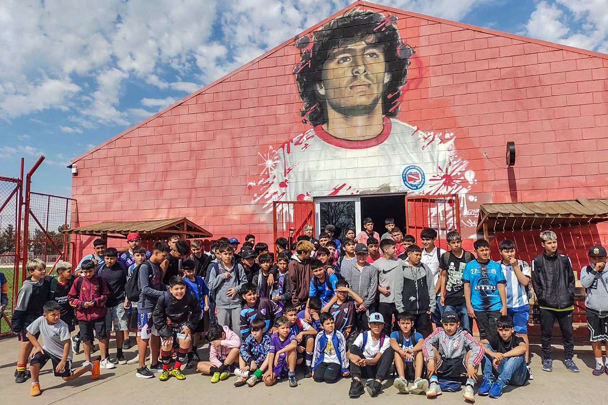 De Fiorito a La Paternal: casi 100 chicos del barrio de Maradona se probaron en Argentinos por el 10/10