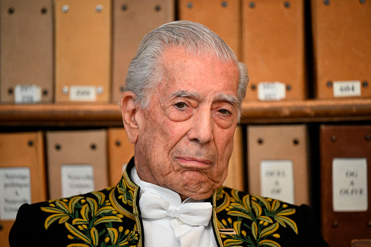 Vargas Llosa recibió el Premio Diálogo en Francia