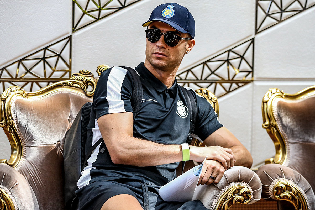 Cristiano Ronaldo condenado a 99 latigazos por la justicia iraní por abrazar a una pintora