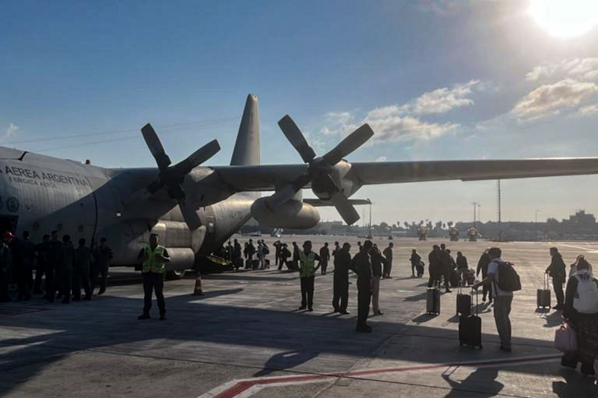 El Hércules de la Fuerza Aérea ya despegó de Tel Aviv con 78 ciudadanos argentinos