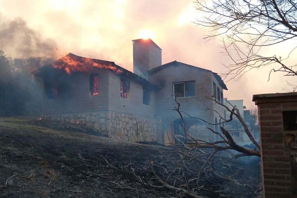 Incendios en Carlos Paz: preparan alojamientos para los que debieron abandonar sus casas