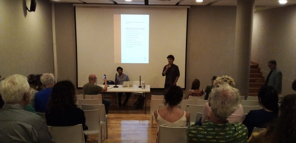 Presentaron el libro "Más allá de la tesina", en el 15° aniversario de IDAES