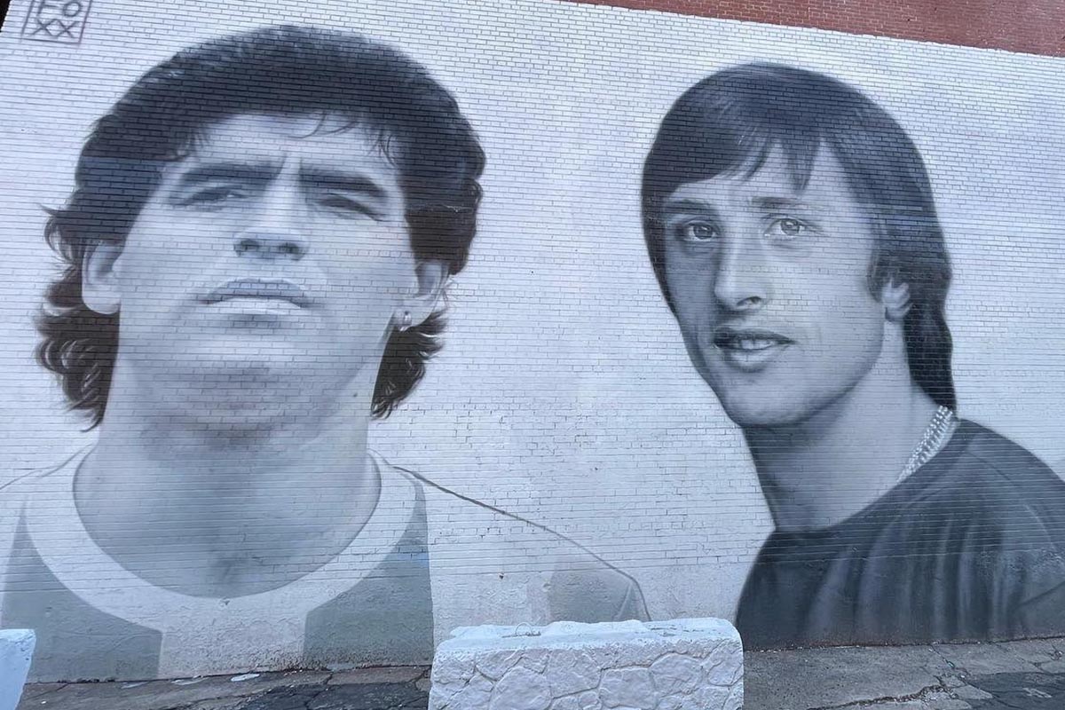 Un Cruyff alemán, la «rabona» de Riquelme y una oda a Thatcher: la cultura SA en el fútbol para Macri y Milei