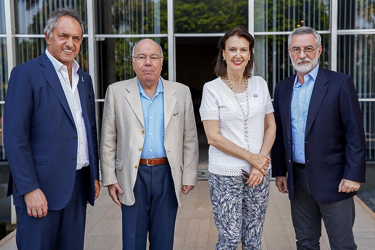 Mondino afirmó que «la voluntad» es que Scioli «siga» a cargo de la Embajada en Brasil