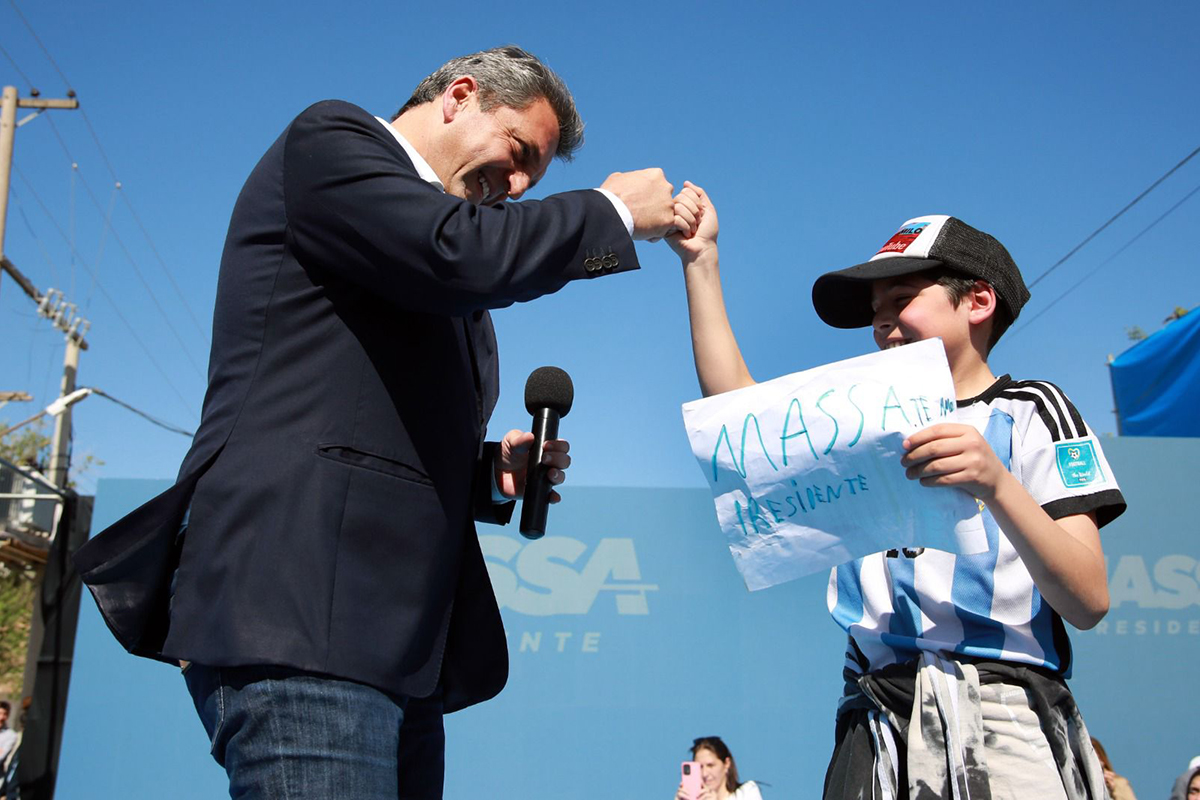 En la Patagonia, Massa pone en escena el potencial gobierno de unidad nacional