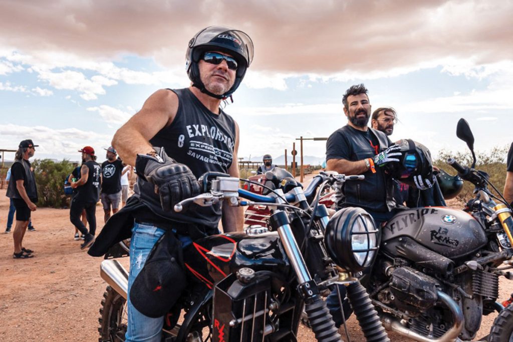 La banda del Chizzo Nápoli compartió algunas imágenes que muestran el final de la producción documental, que con el apoyo de la Paramount dejará ver al grupo en un derrotero motoquero por el país y la comunión con sus fans.  