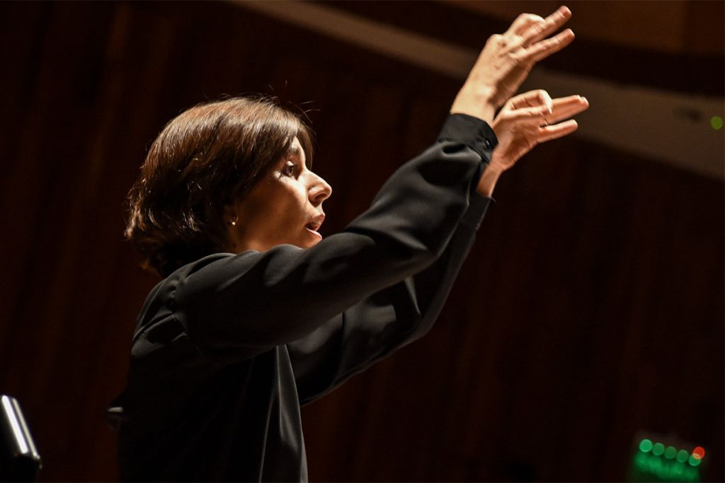 “Un animal que no existe”, una obra coral con instrumentos tradicionales, música electrónica y videos 3D