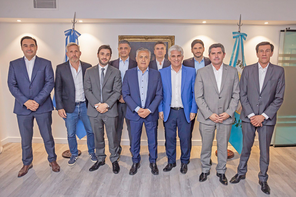 Antes de la sesión en Senado, los gobernadores «con peluca» acordaron votar para Milei