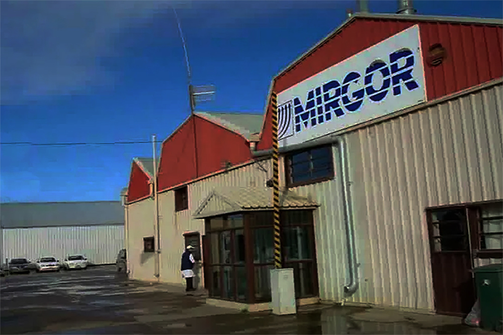 La familia Caputo despidió a 1000 contratados y suspenderá a todo el personal de Mirgor en Tierra del Fuego