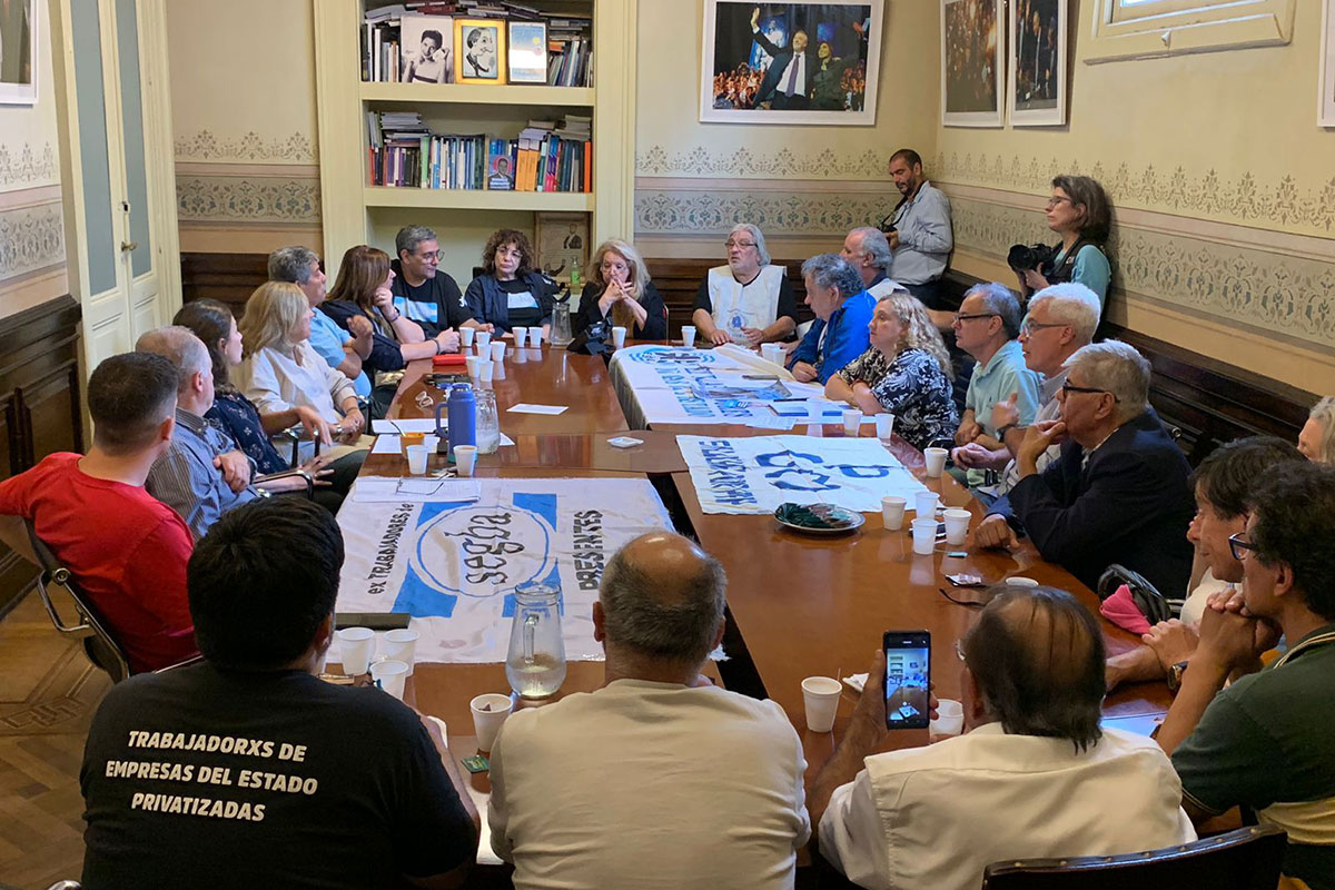 Trabajadores de empresas privatizadas en los 90 fueron recibidos en la Cámara de Diputados