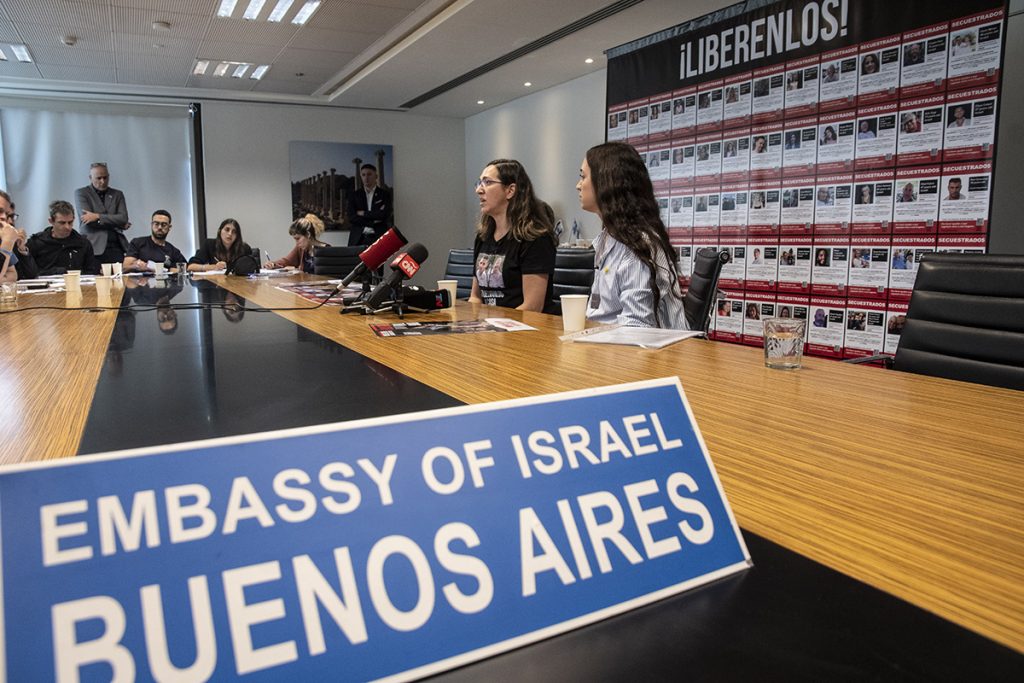 Familiares de secuestrados por Hamas llegaron a la Argentina y pidieron "ayuda para traerlos a casa"