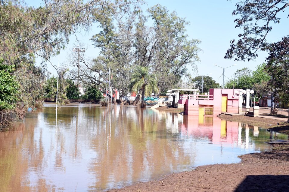 La vida después del agua en Concordia: el trabajo en los centros de evacuados