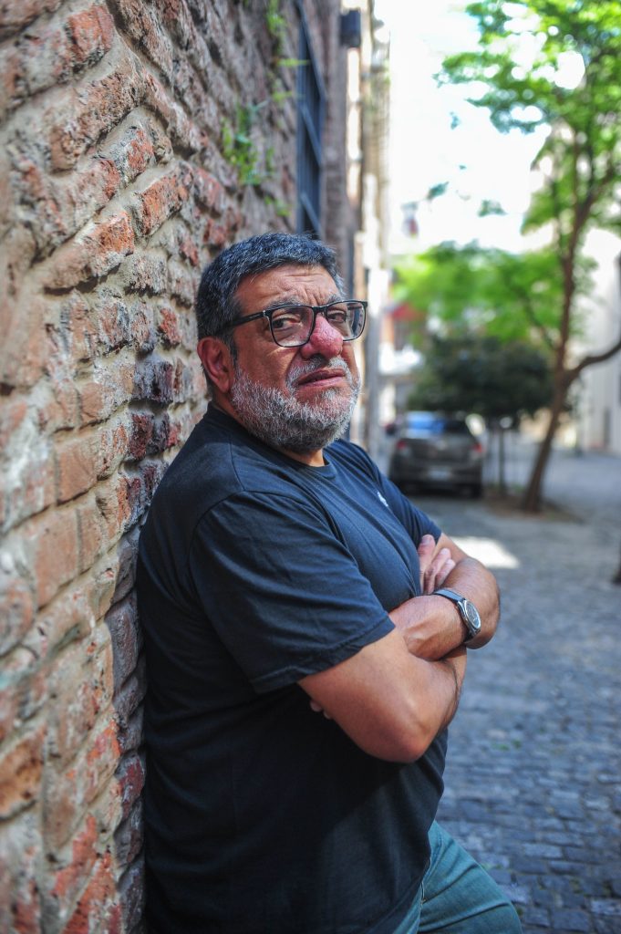 "El portuario", una novela que viaja por la memoria, la dignidad del trabajo y la poética popular