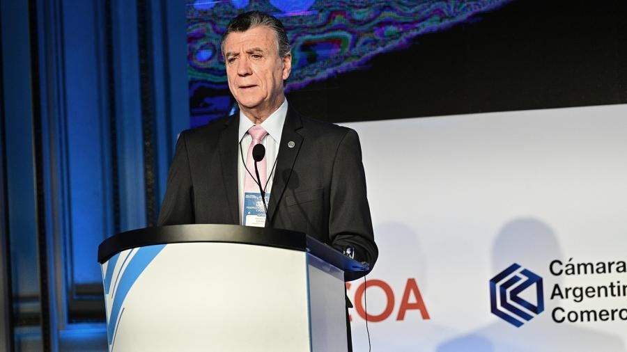 En medio de la protesta sindical, el gobierno profundiza su agenda con los empresarios