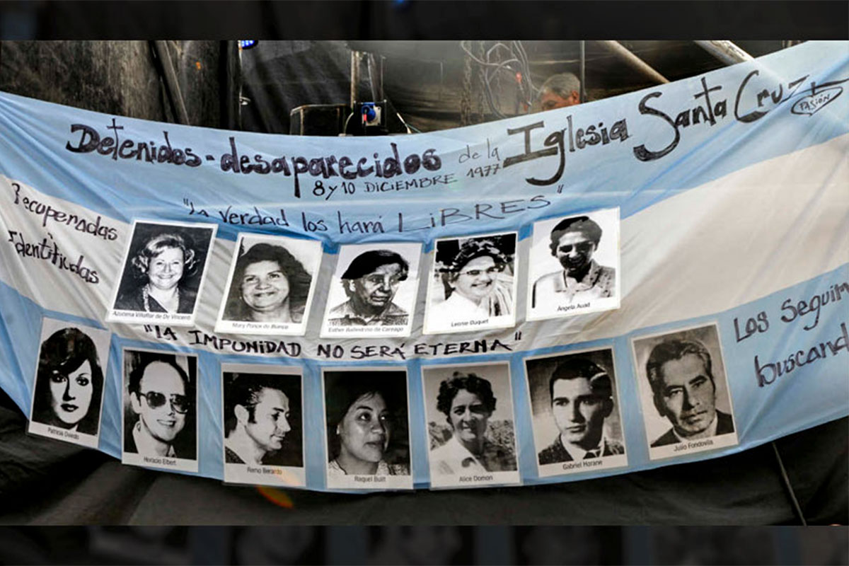 Madres de Plaza de Mayo conmemoran el secuestro de los 12 de la Santa Cruz