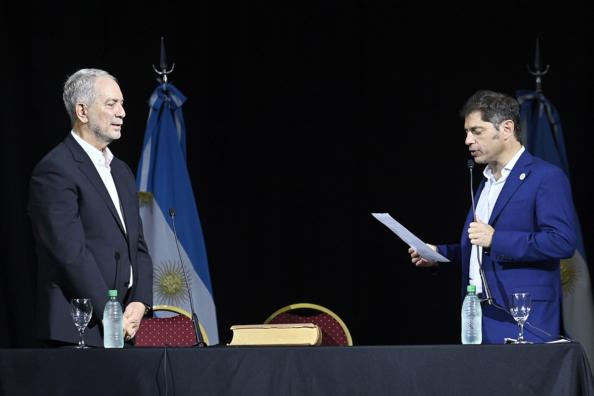 Alak asumió como intendente de La Plata y Kicillof le tomó juramento: «Vamos a rejerarquizar la ciudad»