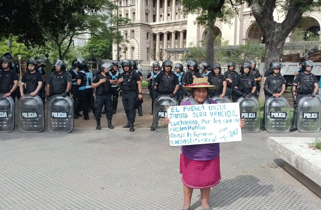 Denuncian violencia policial "innecesaria" en la retirada del Malón de la Paz