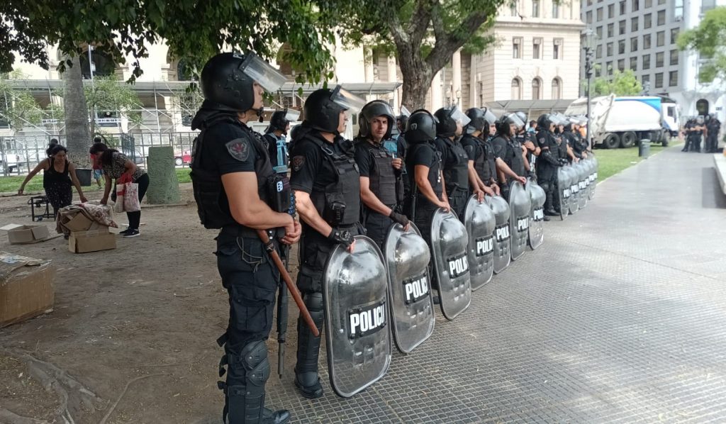 Denuncian violencia policial "innecesaria" en la retirada del Malón de la Paz