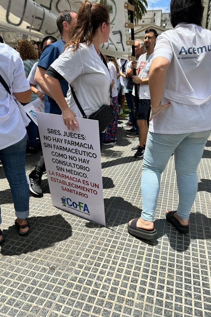 Farmacéuticos marcharon y presentaron un amparo contra el DNU 5 Farmacéuticos marcharon y presentaron un amparo contra el DNU