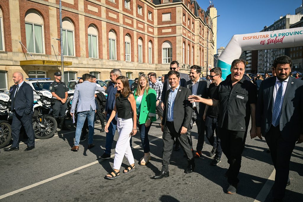 Kicillof lanzó la temporada y le envió un mensaje a Milei: "Si corta recursos, castiga al pueblo de la Provincia" 2 Kicillof lanzó la temporada y le envió un mensaje a Milei: "Si corta recursos, castiga al pueblo de la Provincia"