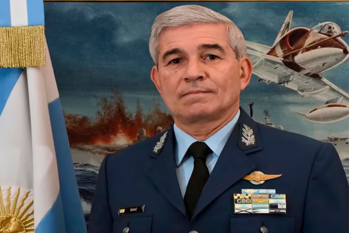 El fusil por la espalda: el regreso de las FFAA a la «cosa pública» de la mano de Presti