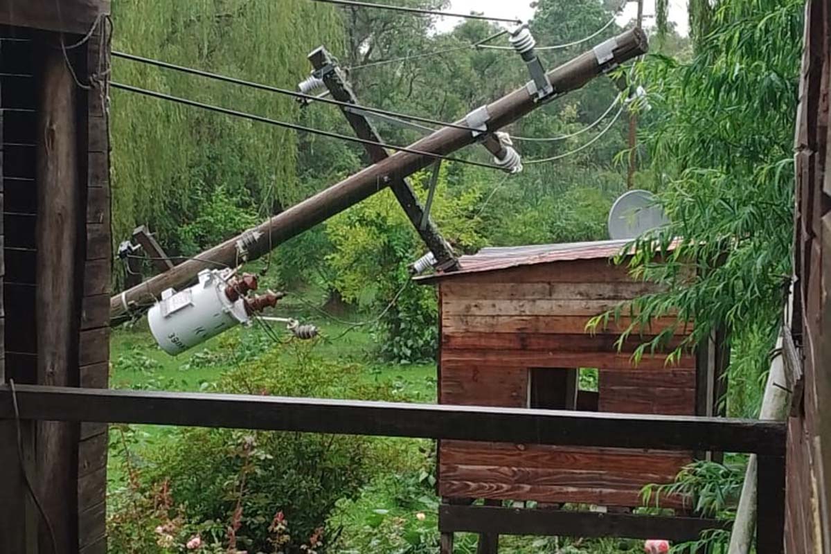 En el Delta el temporal no pasó: llevan más de tres semanas sin luz y murió un trabajador electrocutado