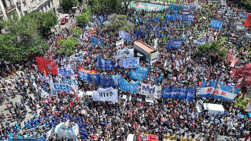 Bullrich confirmó la aplicación del protocolo y tensa más la cuerda: “Que Moyano lleve los trabajadores a upa”