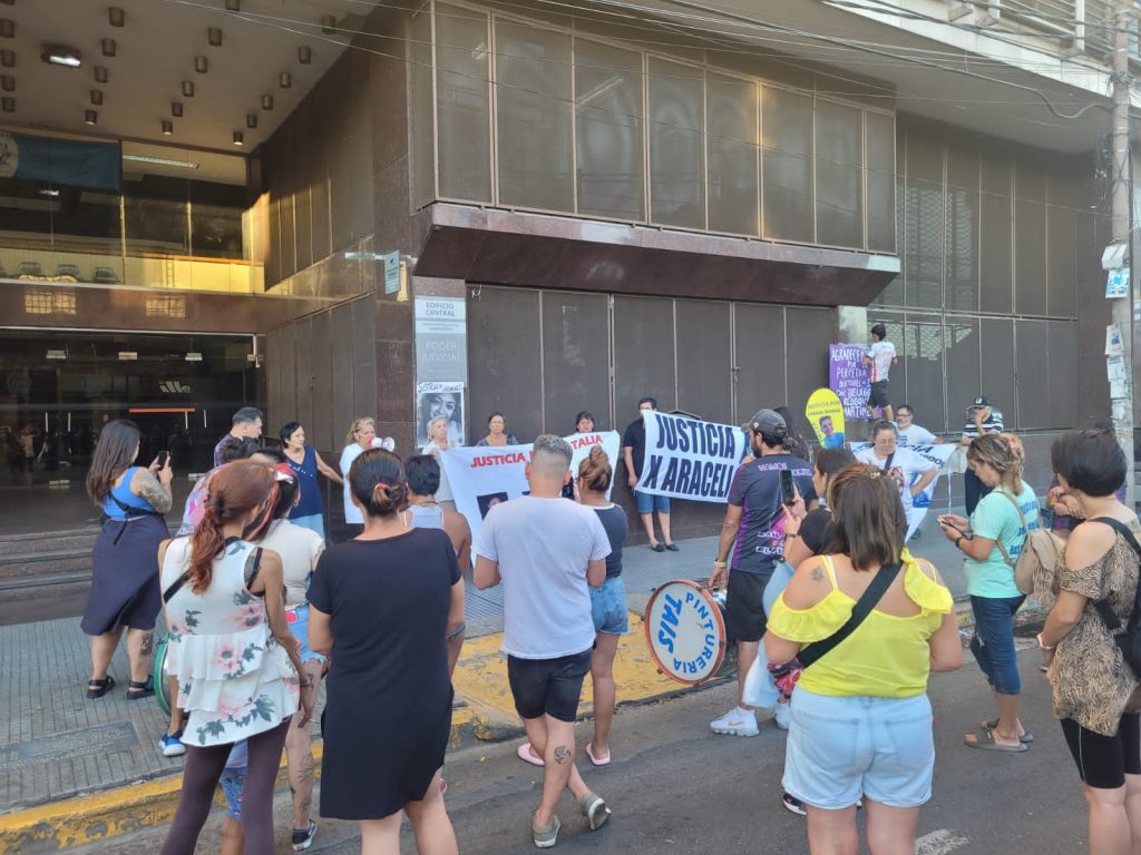 Caso Araceli Fulles: caravana en reclamo de justicia tras la absolución de todos los condenados 1 Caso Araceli Fulles: caravana en reclamo de justicia tras la absolución de todos los condenados