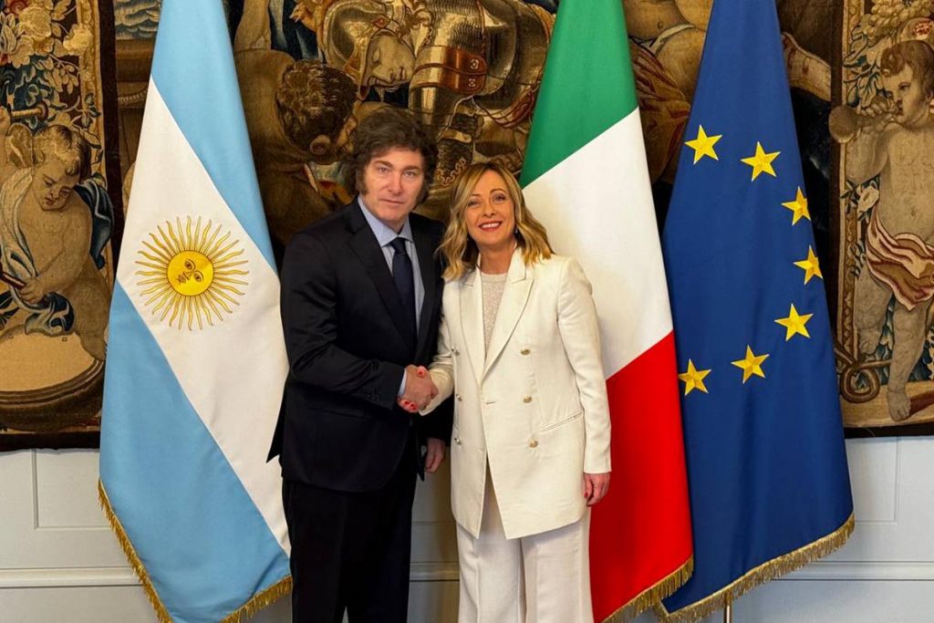 Milei volvió al país después de su gira por Israel, Italia y la visita al Papa 2 Milei volvió al país después de su gira por Israel, Italia y la visita al Papa