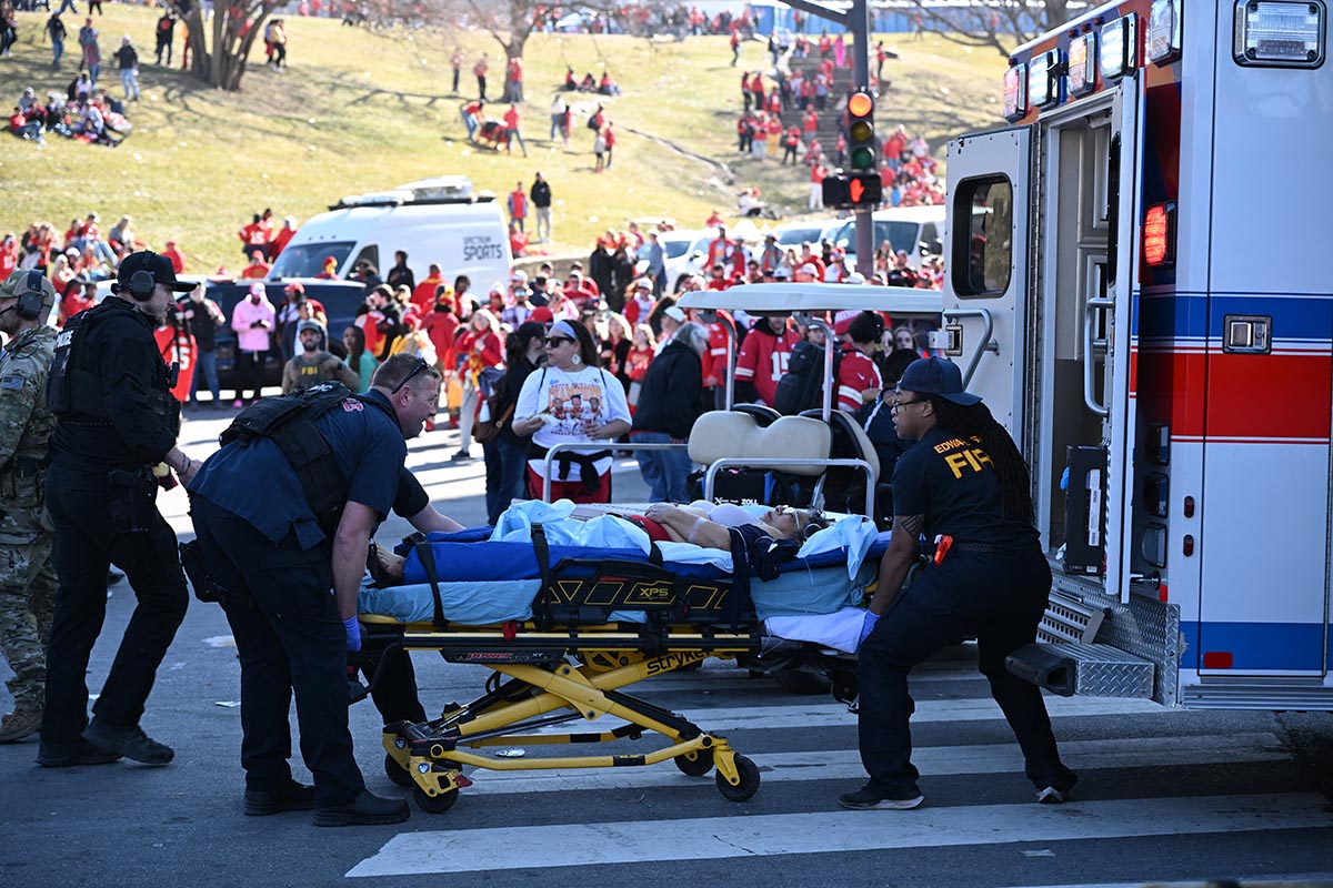 Al menos un muerto y 21 heridos por un tiroteo en el desfile del campeón del Super Bowl