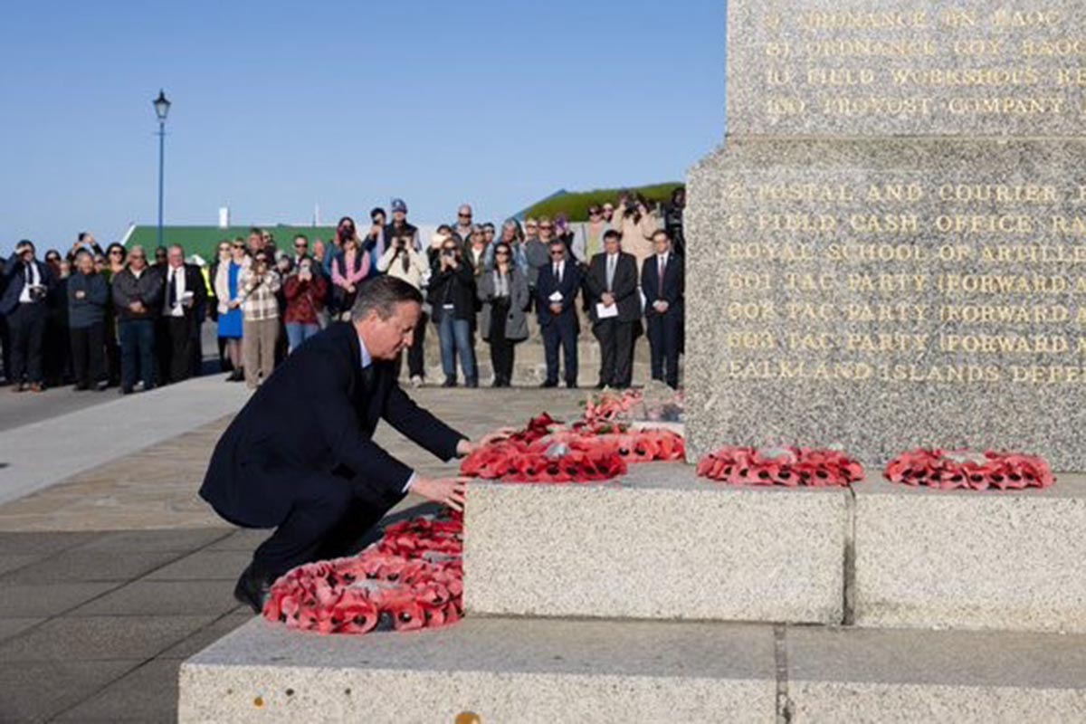 El canciller británico está en Malvinas: fuertes críticas desde el peronismo y alerta en Tierra del Fuego