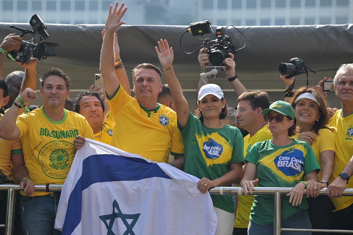 Bolsonaro convocó a una multitud y pidió amnistía para los golpistas