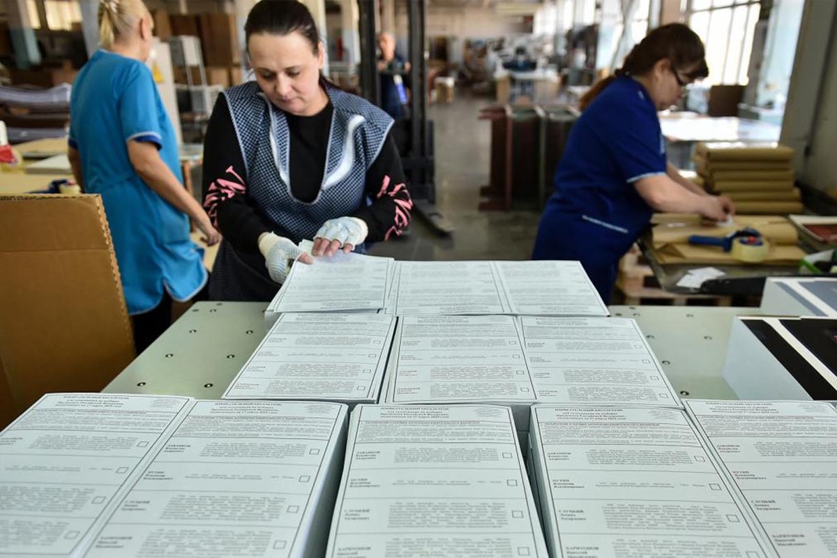 Comenzó el voto anticipado en zonas remotas y en las regiones ocupadas en Ucrania