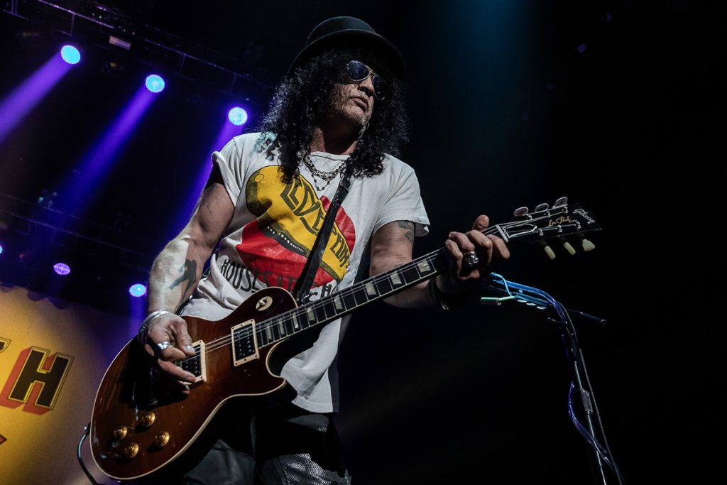 Cumbre rockera: Slash la rompe junto a Brian Johnson y Steven Tyler en una versión de "Killing Floor" 1 Cumbre rockera: Slash la rompe junto a Brian Johnson y Steven Tyler en una versión de "Killing Floor"