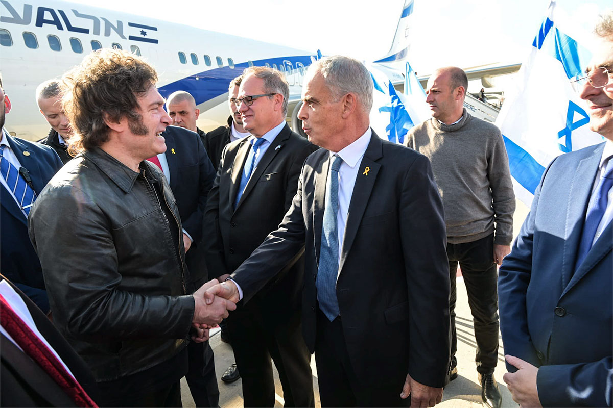 En Israel, Milei prometió trasladar la embajada argentina a Jerusalén y Hamás condenó el anuncio