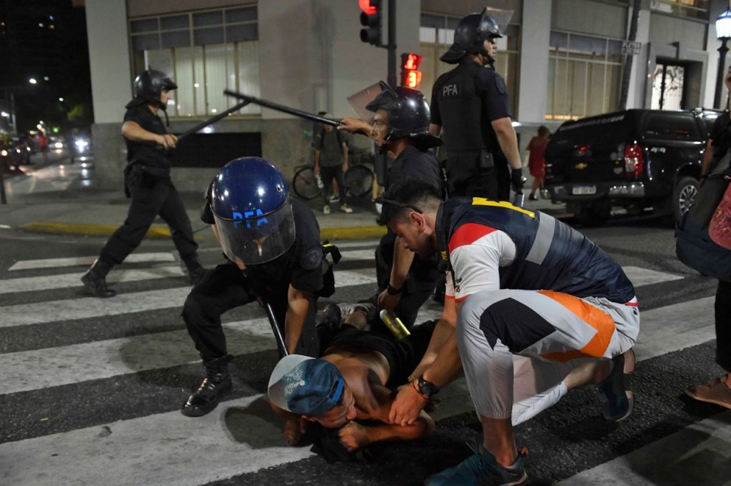 Confirman que 13 personas fueron detenidas anoche durante la represión 1 Confirman que 13 personas fueron detenidas anoche durante la represión