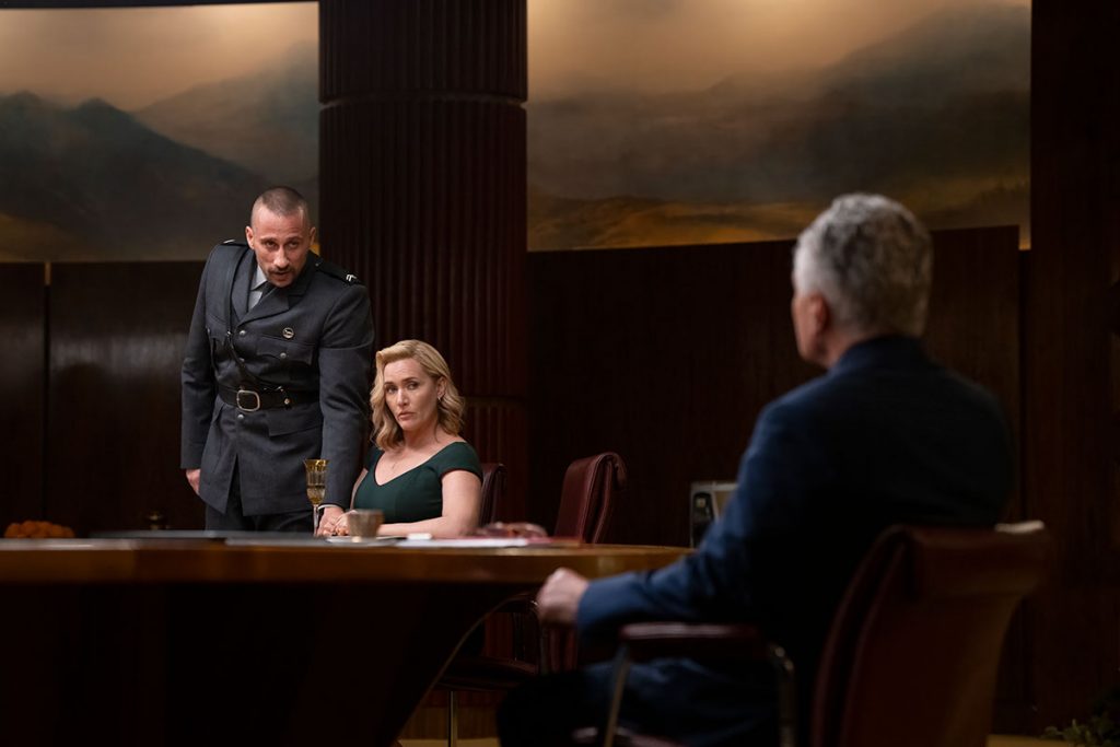 Kate Winslet vuelve a brillar, esta vez como una canciller reaccionaria y delirante 2 Kate Winslet vuelve a brillar, esta vez como una canciller reaccionaria y delirante