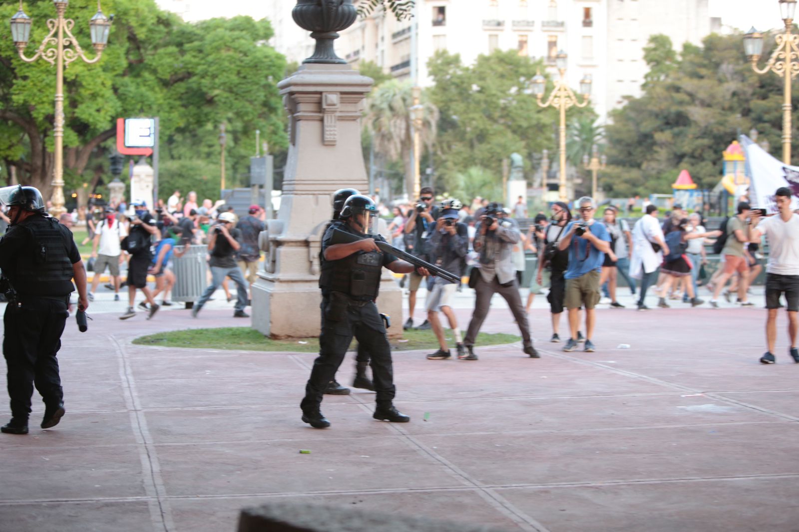 Otra vez represión frente al Congreso: Policía Federal y Gendarmería dispararon balas de goma contra manifestantes