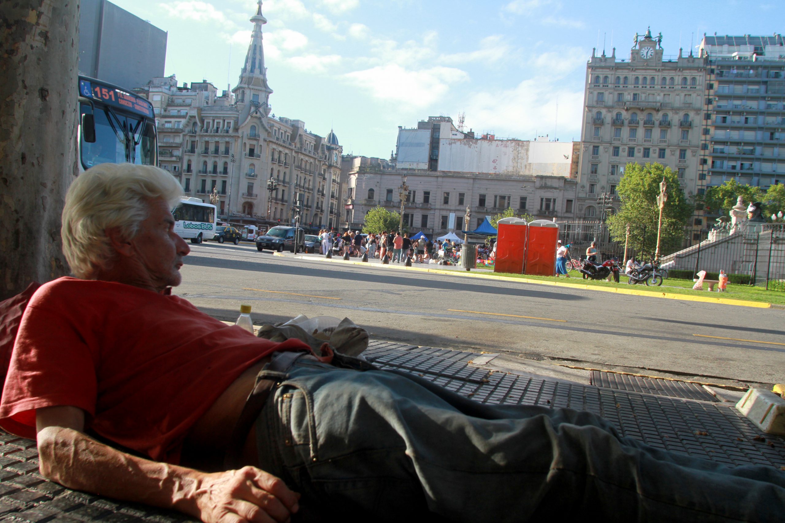 Milagro en las planillas, ajuste en la mesa: la UCA alerta que la baja de la pobreza es una "ficción" 1 Milagro en las planillas, ajuste en la mesa: la UCA alerta que la baja de la pobreza es una "ficción"