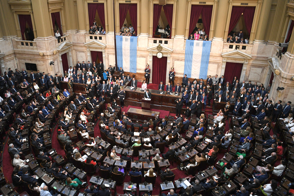 Unión por la Patria rechazó el discurso de Milei en el Congreso: «El que no la ve es el presidente»