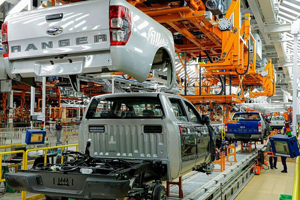 Cae la demanda interna y la industria automotriz apuesta por las exportaciones