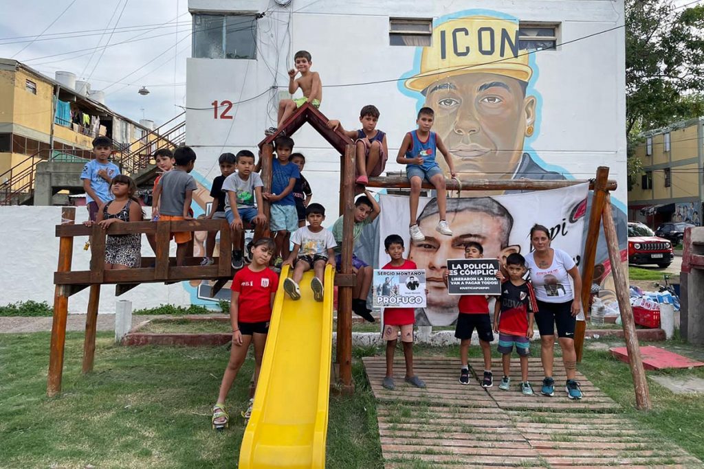 Una actividad solidaria para pedir justicia por “Pipi” Alonso, el hincha de Estudiantes asesinado de un tiro en la cabeza 3 Protesta solidaria
