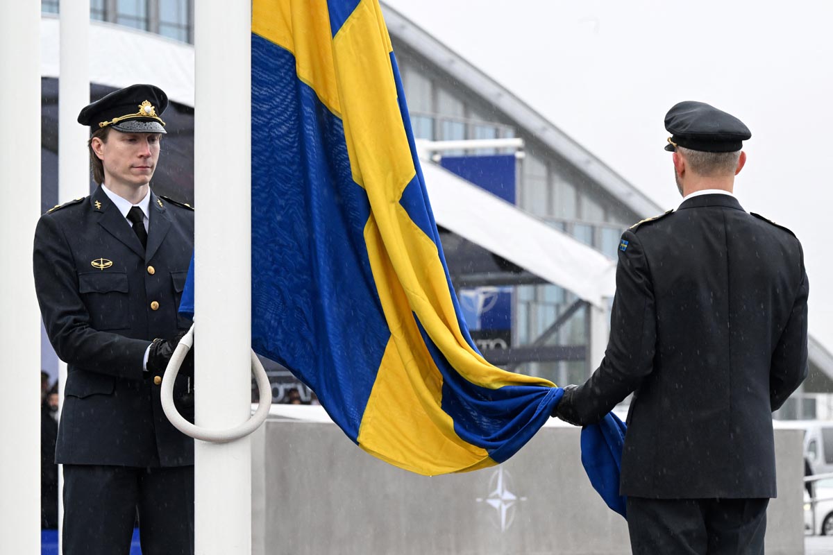 La OTAN formalizó el ingreso de Suecia con el izado de su bandera en la sede de la alianza