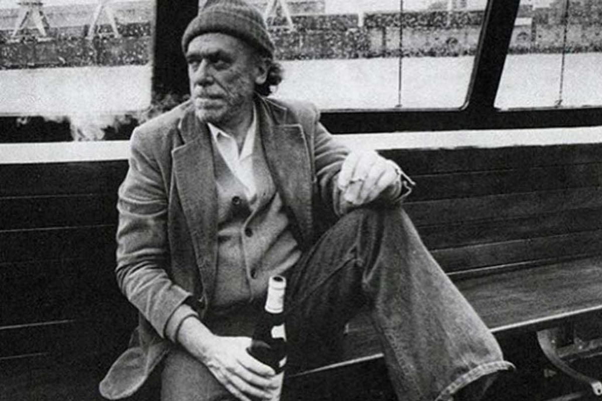 30 años sin Bukowski, héroe del whisky, paladín de la cerveza