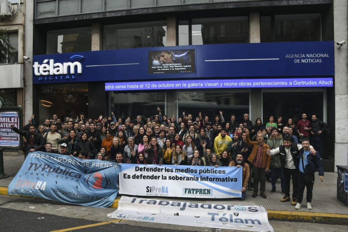 Periodistas, académicos y sindicalistas rechazan el cierre de la agencia Télam