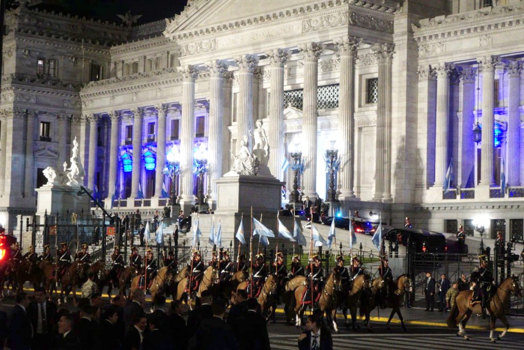 Unión por la Patria rechazó el discurso de Milei en el Congreso: "El que no la ve es el presidente" 1 Unión por la Patria rechazó el discurso de Milei en el Congreso: "El que no la ve es el presidente"